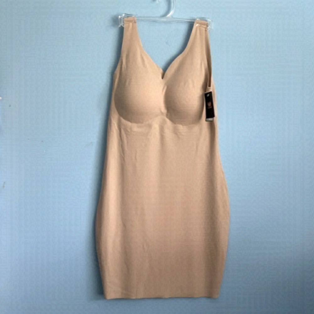 𝅺new Wacoal Nude Seamless Full Slip Medium